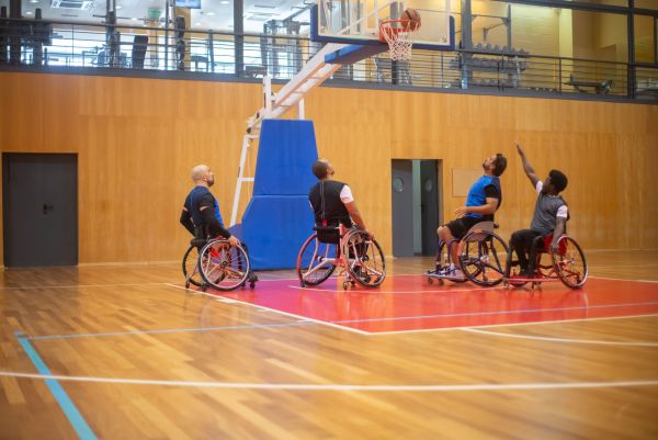 Le basket en fauteuil roulant : règles et conseils