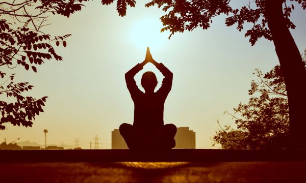 Les avantages du bhakti yoga : guide pratique et événements